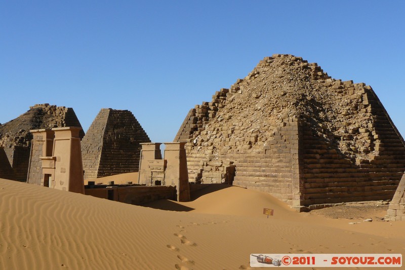 Meroe Pyramids - Northern Cemetery
Mots-clés: geo:lat=16.93852084 geo:lon=33.74930799 geotagged Hillat ed Darqab Nahr an NÄ«l SDN Soudan Ruines Egypte patrimoine unesco Desert