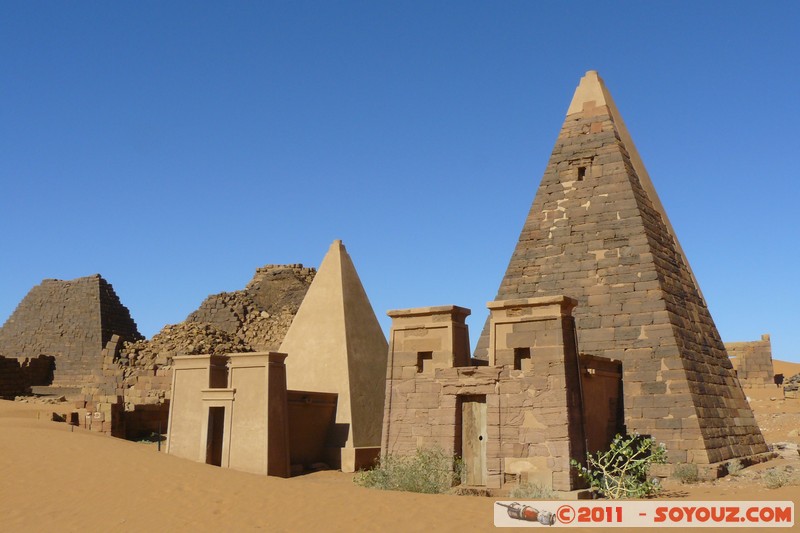 Meroe Pyramids - Northern Cemetery
Mots-clés: geo:lat=16.93852084 geo:lon=33.74930799 geotagged Hillat ed Darqab Nahr an NÄ«l SDN Soudan Ruines Egypte patrimoine unesco Desert