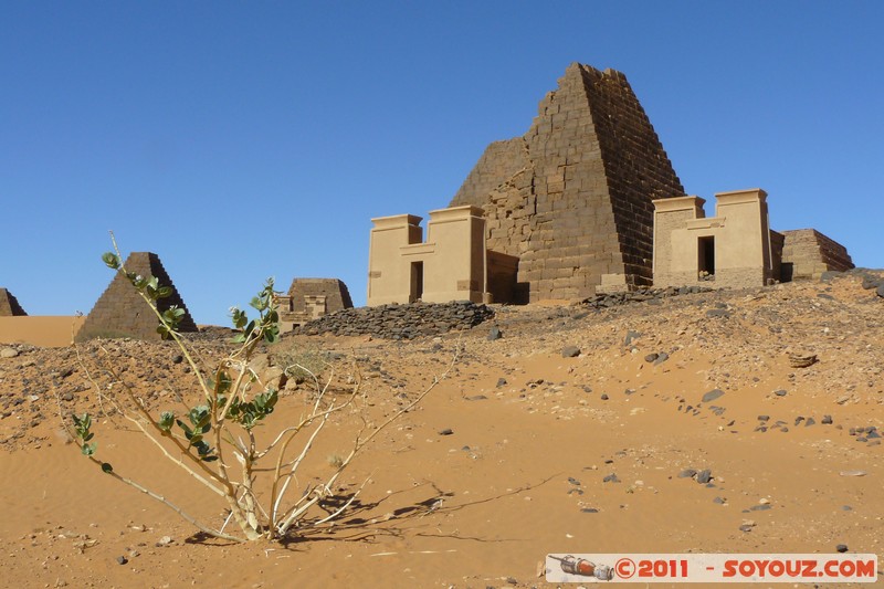 Meroe Pyramids - Southern Cemetery
Mots-clés: geo:lat=16.93451037 geo:lon=33.75154495 geotagged Hillat ed Darqab Nahr an NÄ«l SDN Soudan Ruines Egypte patrimoine unesco Desert