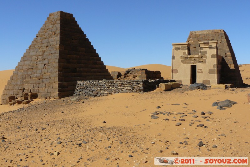 Meroe Pyramids - Southern Cemetery
Mots-clés: geo:lat=16.93444879 geo:lon=33.75128746 geotagged Hillat ed Darqab Nahr an NÄ«l SDN Soudan Ruines Egypte patrimoine unesco Desert