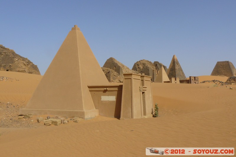 Meroe Pyramids - Northern Cemetery
Mots-clés: geo:lat=16.93749405 geo:lon=33.74941036 geotagged Hillat ed Darqab Nahr an NÄ«l Soudan Ruines egyptiennes patrimoine unesco