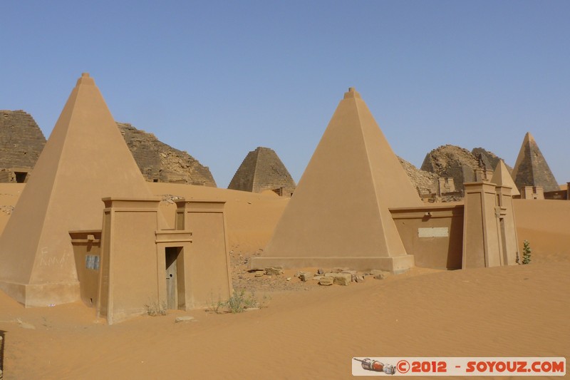 Meroe Pyramids - Northern Cemetery
Mots-clés: geo:lat=16.93747242 geo:lon=33.74940585 geotagged Hillat ed Darqab Nahr an NÄ«l Soudan Ruines egyptiennes patrimoine unesco