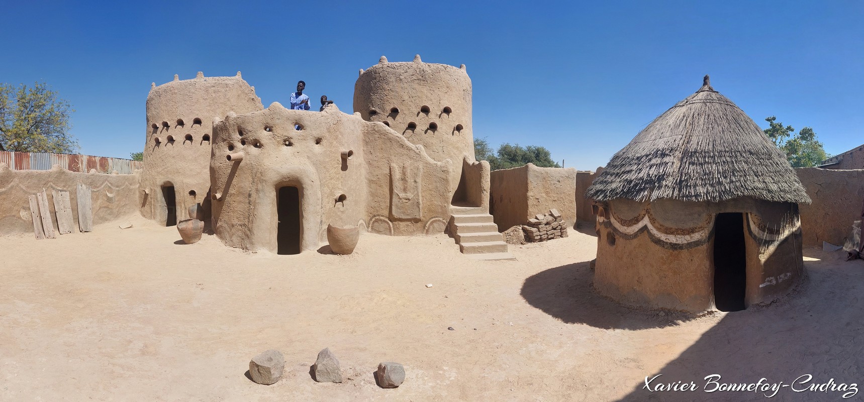 Musee de Gaoui - Panorama (ancien) Palais du Sultan
Mots-clés: Chari-Baguirmi Gaoui geo:lat=12.17904230 geo:lon=15.14870346 geotagged TCD Tchad Musee de Gaoui panorama Palais du Sultan