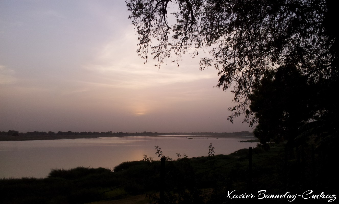 N'Djamena - Coucher de Soleil sur le Chari
Mots-clés: geo:lat=12.09686768 geo:lon=15.07213309 geotagged Moursal TCD Tchad Ville de N'Djamena N'Djamena Riviere Chari sunset