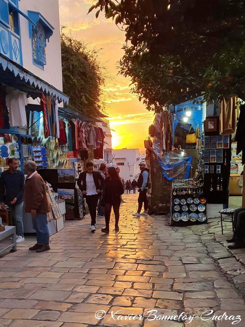 Sidi Bou Saïd - Coucher de Soleil
Mots-clés: geotagged Sidi Bou Saïd TUN Tūnis Tunisie Tunis Carthage sunset crepuscule Dusk