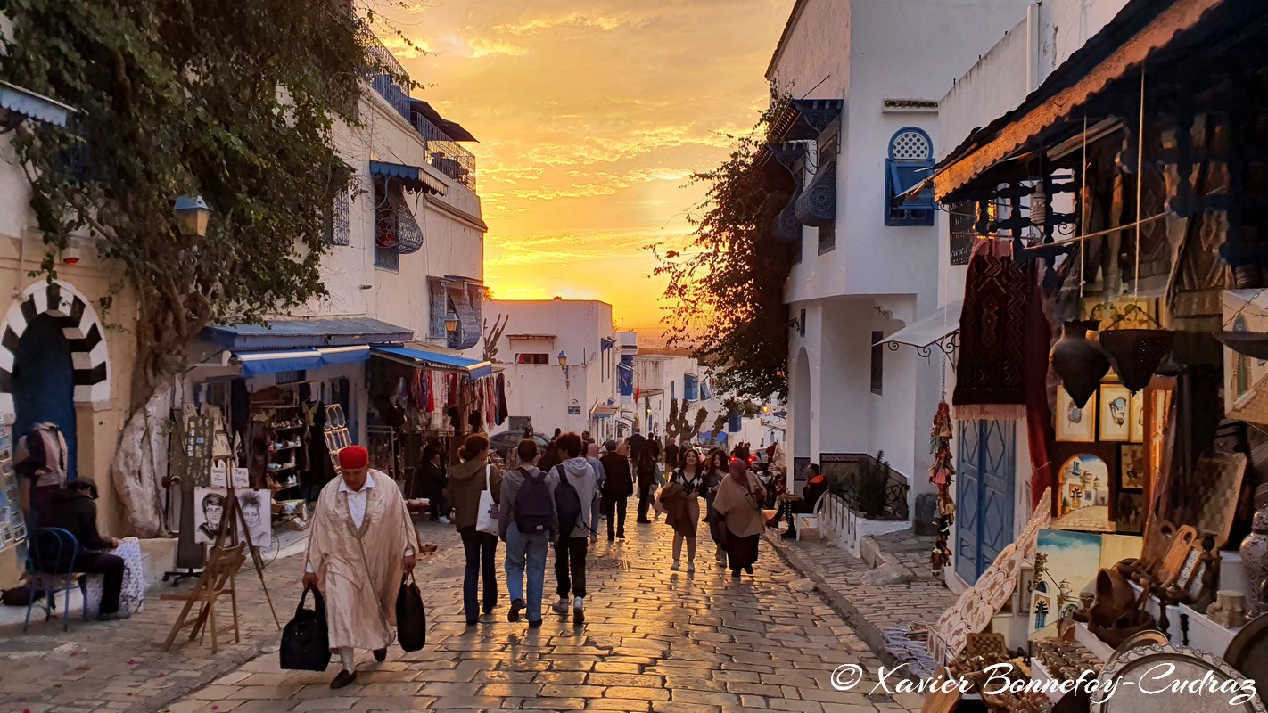 Sidi Bou Saïd - Coucher de Soleil
Mots-clés: geotagged Sidi Bou Saïd TUN Tūnis Tunisie Tunis Carthage sunset crepuscule Dusk