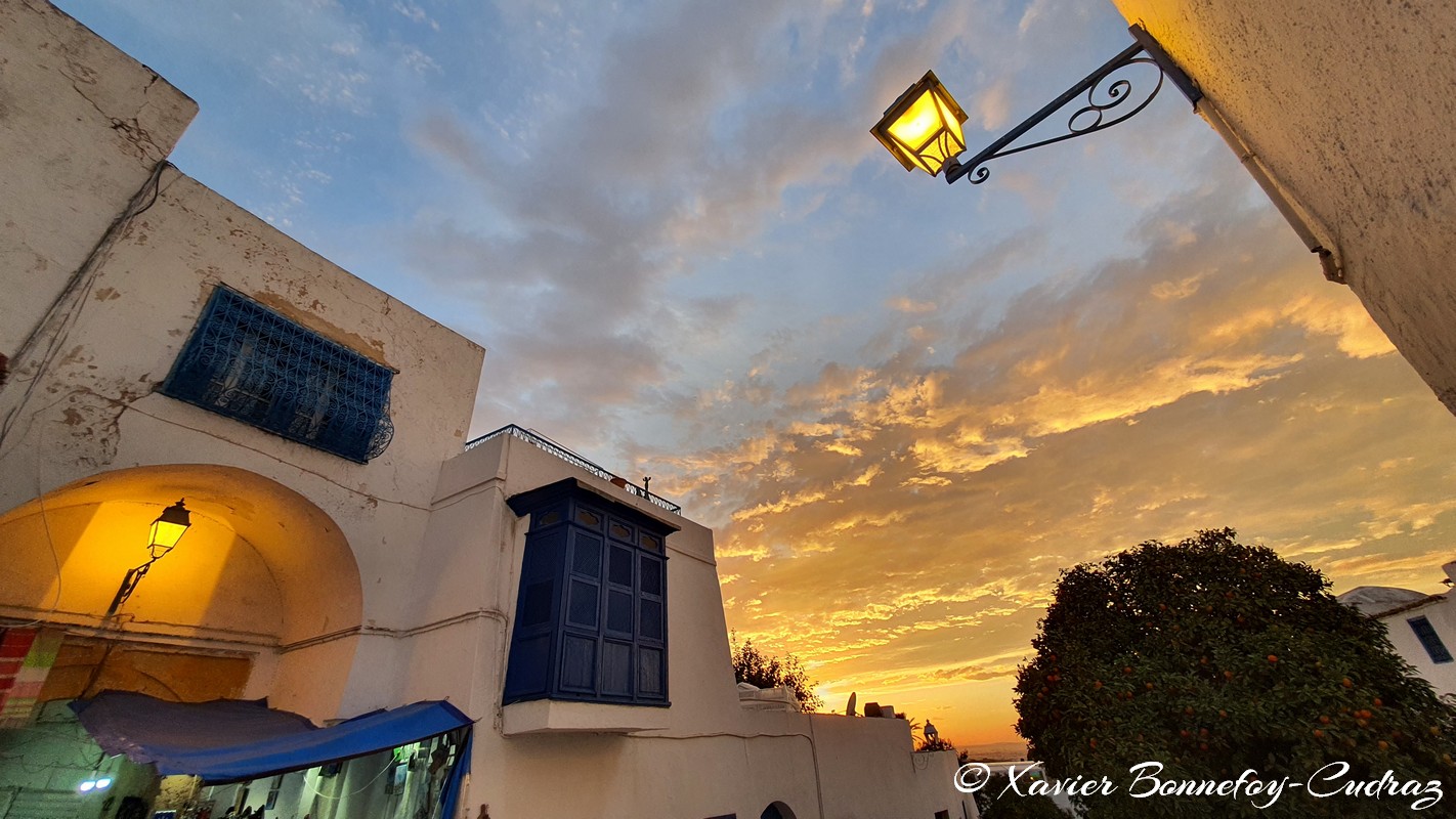 Sidi Bou Saïd - Coucher de Soleil
Mots-clés: geotagged Sidi Bou Saïd TUN Tūnis Tunisie Tunis Carthage sunset crepuscule Dusk