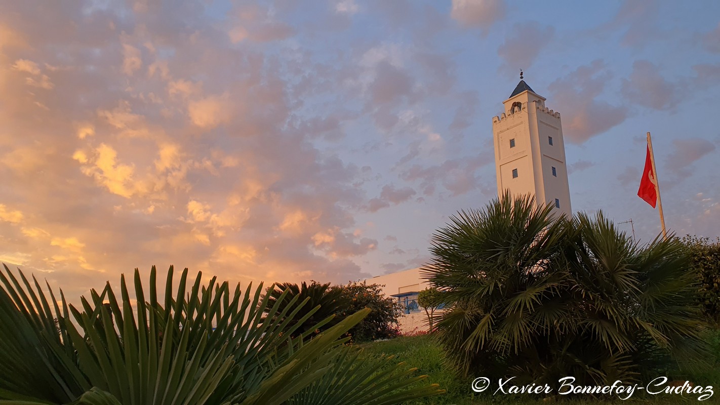 Sidi Bou Saïd - Coucher de Soleil - Mosquée du Pardon
Mots-clés: geotagged Sidi Bou Saïd TUN Tūnis Tunisie Tunis Carthage sunset crepuscule Dusk Mosaique