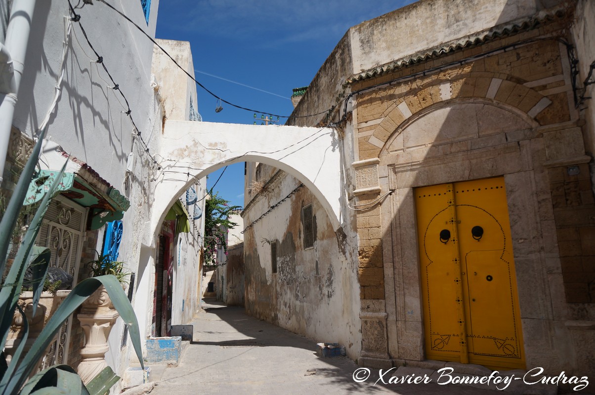 Tunis - Medina - Porte
Mots-clés: geo:lat=36.79396922 geo:lon=10.17290285 geotagged Tourbet El Bey TUN Tūnis Tunisie Porte Medina