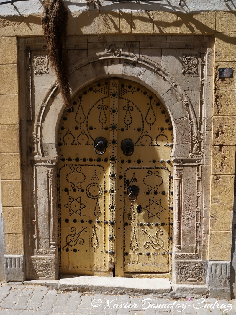Tunis - Medina - Porte
Mots-clés: geo:lat=36.79427371 geo:lon=10.17291243 geotagged Tourbet El Bey TUN Tūnis Tunisie Porte Medina