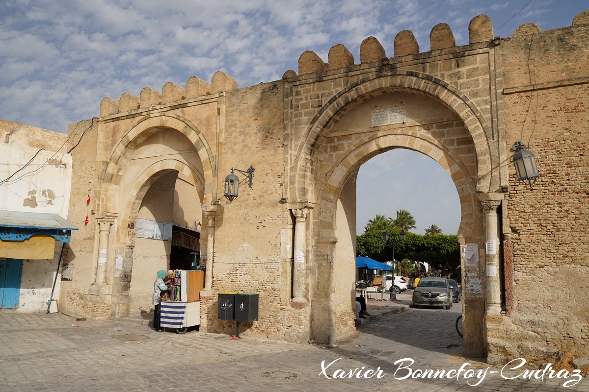 Kairouan - Medina - Bab Jalladin ( Gate of The Floggers)
Mots-clés: Al Qayrawān Barrouta geo:lat=35.67470622 geotagged geo:lon=10.10111734 TUN Tunisie Kairouan patrimoine unesco Medina Bab Jalladin ( Gate of The Floggers)