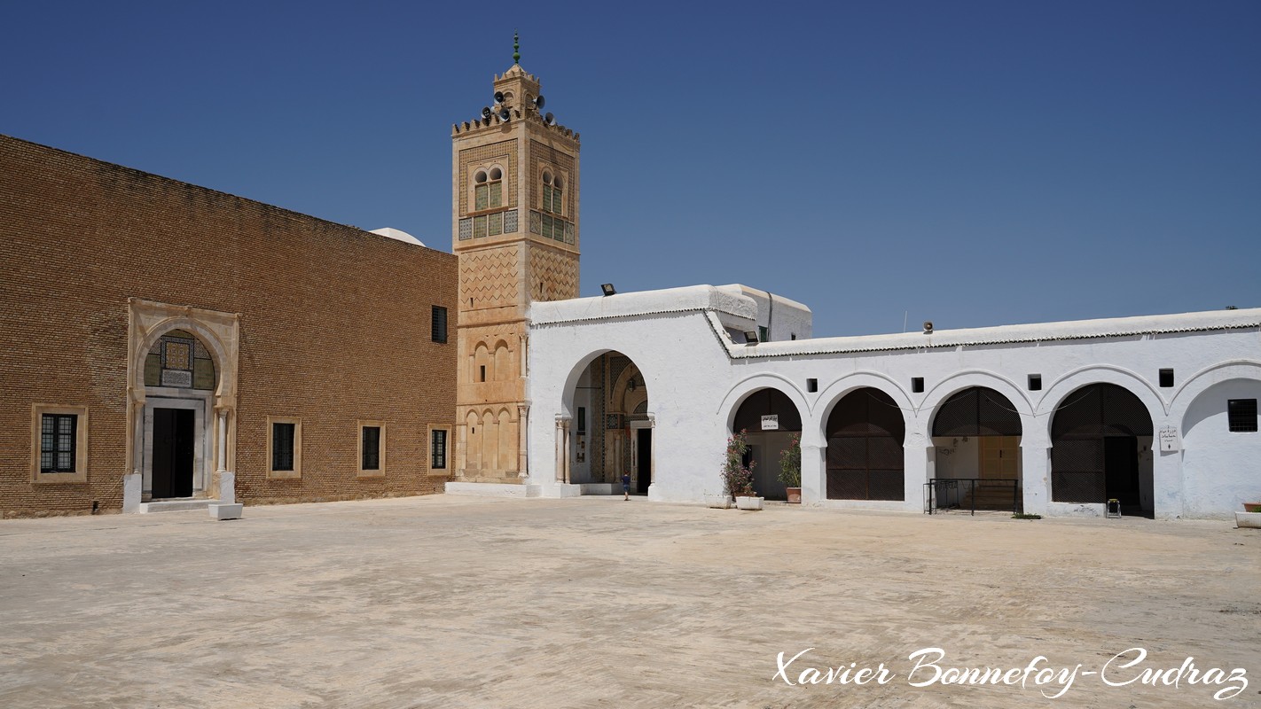 Kairouan - Mosquee du Barbier (mausolee de Sidi Sahbi)
Mots-clés: Al Qayrawān El Mourstane geo:lat=35.68223058 geo:lon=10.09075329 geotagged TUN Tunisie Kairouan patrimoine unesco Mosquee du Barbier Mausolee de Sidi Sahbi Mosque Religion