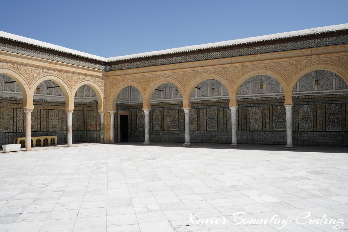 Kairouan - Mosquee du Barbier (mausolee de Sidi Sahbi)
Mots-clés: Al Qayrawān El Mourstane geo:lat=35.68210531 geo:lon=10.09009346 geotagged TUN Tunisie Kairouan patrimoine unesco Mosquee du Barbier Mausolee de Sidi Sahbi Mosque Religion