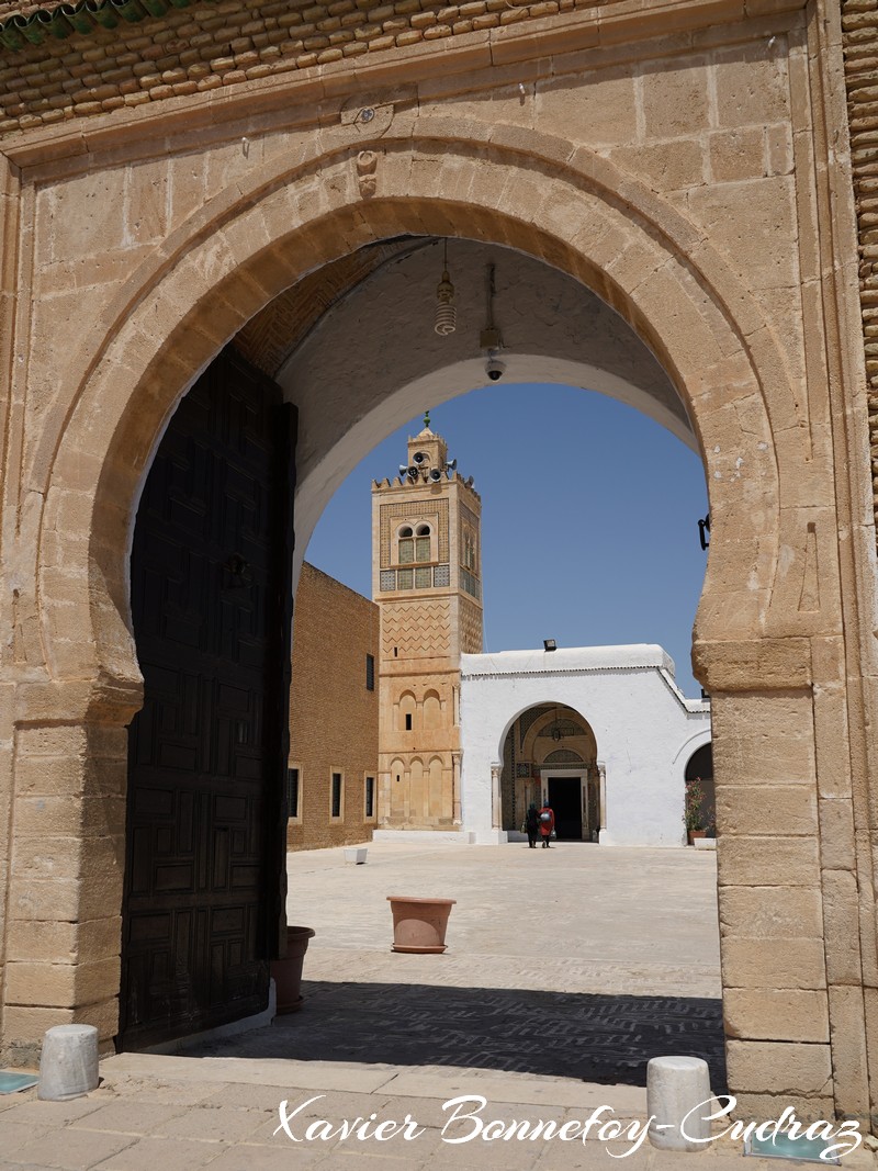Kairouan - Mosquee du Barbier (mausolee de Sidi Sahbi)
Mots-clés: Al Qayrawān El Mourstane geo:lat=35.68203777 geo:lon=10.09074926 geotagged TUN Tunisie Kairouan patrimoine unesco Mosquee du Barbier Mausolee de Sidi Sahbi Mosque Religion