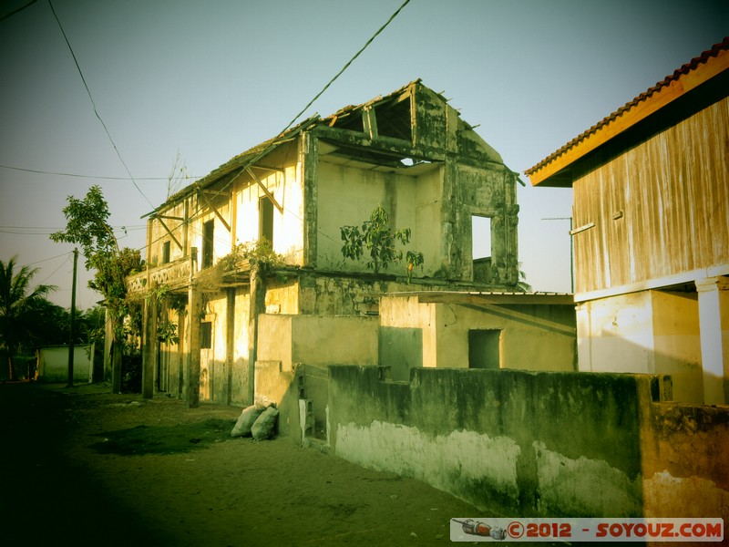 Grand-Bassam - Quartier historique
Mots-clés: patrimoine unesco old camera sunset Grand Bassam