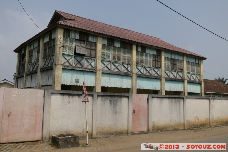 Grand-Bassam - Mess des Officiers
Mots-clés: CIV CÃ´te d'Ivoire patrimoine unesco Grand Bassam Colonial Francais Ruines France geo:lat=5.19657695 geo:lon=-3.73914957 geotagged Lagunes