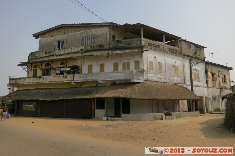 Grand-Bassam - Quartier historique
Mots-clés: CIV CÃ´te d'Ivoire patrimoine unesco Grand Bassam Colonial Francais Ruines France geo:lat=5.19622970 geo:lon=-3.73011053 geotagged Lagunes