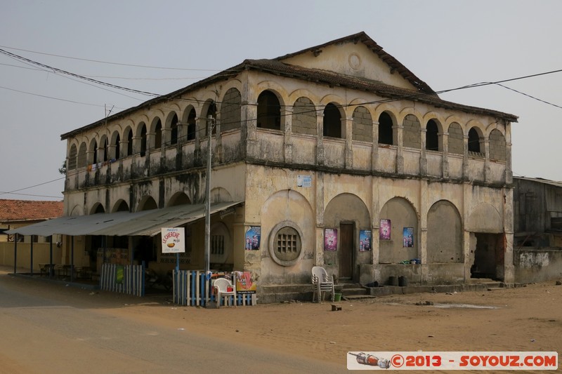 Grand-Bassam - Maison Varlet
Mots-clés: CIV CÃ´te d'Ivoire patrimoine unesco Grand Bassam Colonial Francais Ruines France geo:lat=5.19556992 geo:lon=-3.72857362 geotagged Lagunes