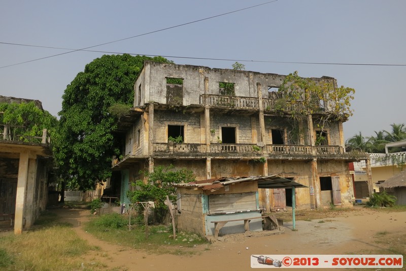 Grand-Bassam - Quartier historique - Ancien hotel
Mots-clés: CIV CÃ´te d'Ivoire patrimoine unesco Grand Bassam Colonial Francais Ruines France geo:lat=5.19497691 geo:lon=-3.73011589 geotagged Lagunes