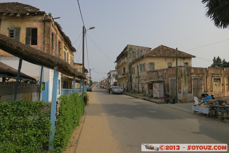 Grand-Bassam - Quartier historique
Mots-clés: CIV CÃ´te d'Ivoire patrimoine unesco Grand Bassam Colonial Francais Ruines France geo:lat=5.19530280 geo:lon=-3.73069257 geotagged Lagunes