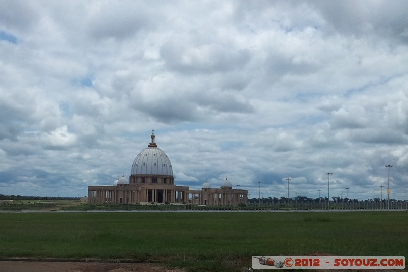 Yamoussoukro - Basilique de Notre Dame de la Paix
Mots-clés: Basilique de Notre Dame de la Paix Eglise