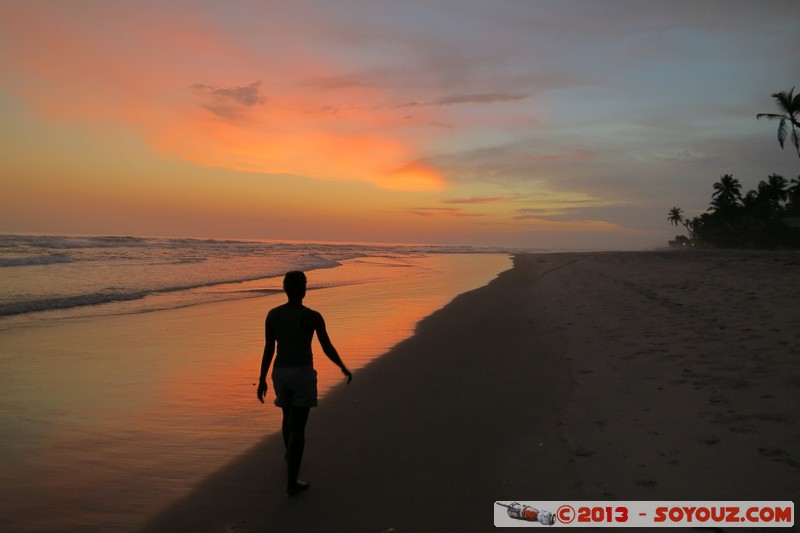 Assinie - Coucher de Soleil
Mots-clés: CIV CÃ´te d&#039;Ivoire Sud-Como mer sunset personnes plage