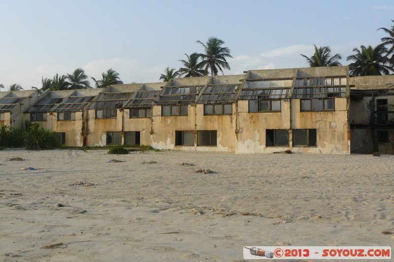 Assinie - ex hotel Valtur Les Paletuviers
Mots-clés: plage Ruines