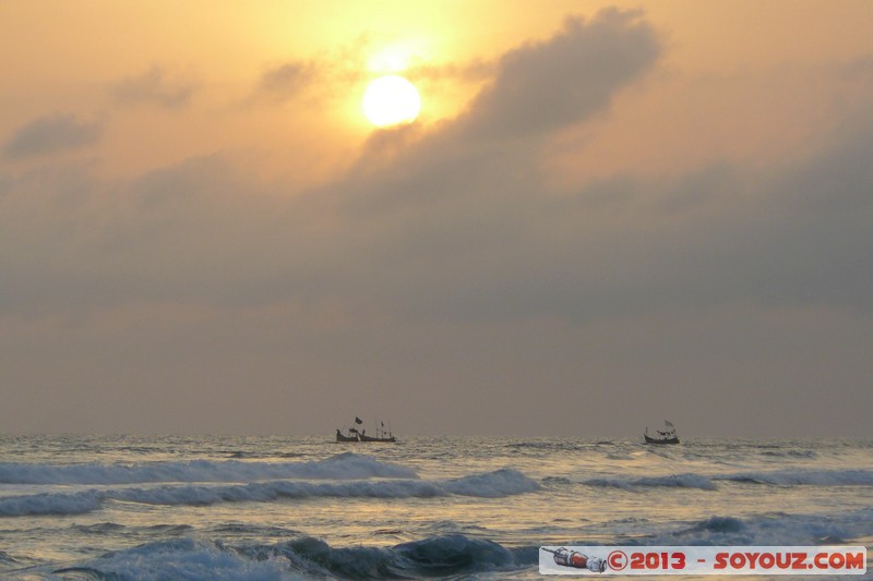 Assinie - Coucher de Soleil
Mots-clés: plage mer sunset bateau