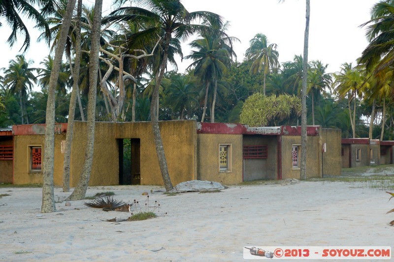 Assinie - L'ancien Club Med
Mots-clés: CIV CÃ´te d&#039;Ivoire Ebotiam geo:lat=5.15558061 geo:lon=-3.44551216 geotagged Sud-Como plage