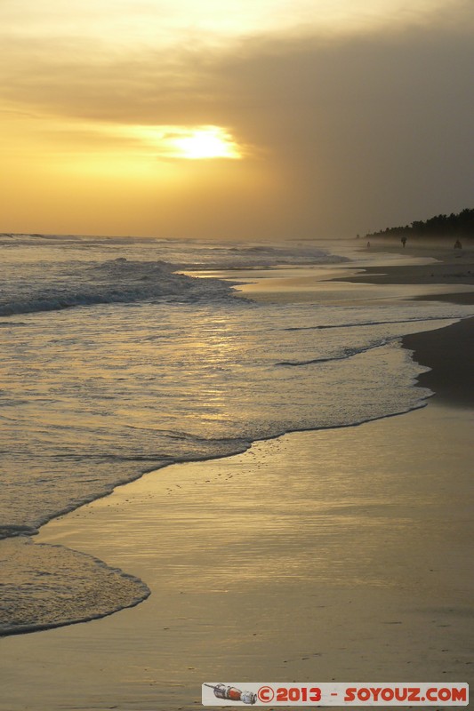 Assinie - Coucher de Soleil
Mots-clés: CIV CÃ´te d&#039;Ivoire geo:lat=5.15445546 geo:lon=-3.44136076 geotagged Sud-Como plage mer sunset