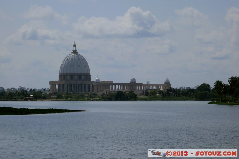 Yamoussoukro - Basilique de Notre Dame de la Paix
Mots-clés: CIV CÃ´te d&#039;Ivoire geo:lat=6.81353394 geo:lon=-5.27732260 geotagged Lacs Yamoussoukro Basilique de Notre Dame de la Paix Eglise Architecture