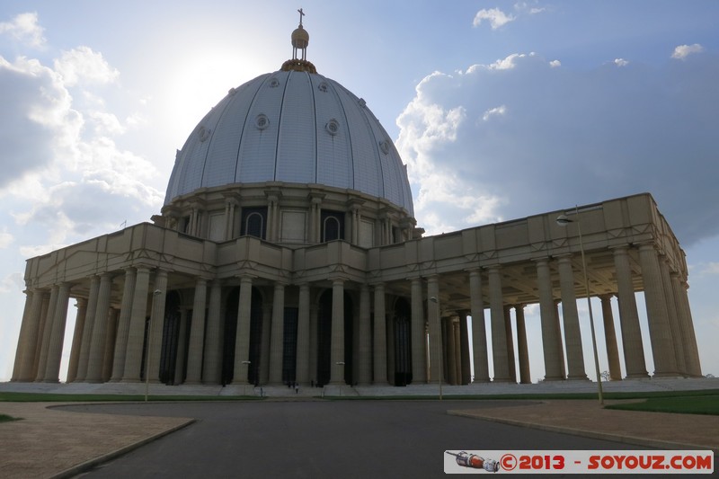 Yamoussoukro - Basilique de Notre Dame de la Paix
Mots-clés: CIV CÃ´te d'Ivoire geo:lat=6.81140165 geo:lon=-5.29544218 geotagged Lacs Yamoussoukro Basilique de Notre Dame de la Paix Eglise Architecture