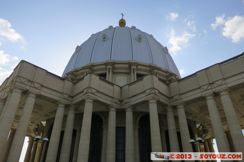 Yamoussoukro - Basilique de Notre Dame de la Paix
Mots-clés: CIV CÃ´te d'Ivoire geo:lat=6.81140165 geo:lon=-5.29544218 geotagged Lacs Yamoussoukro Basilique de Notre Dame de la Paix Eglise Architecture