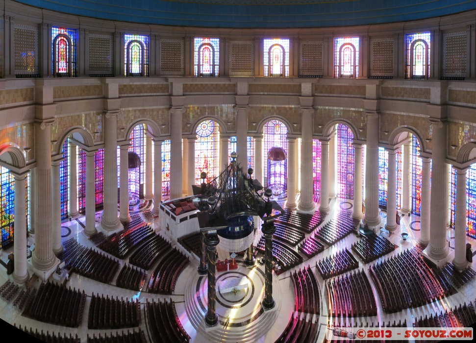 Yamoussoukro - Basilique de Notre Dame de la Paix - Panorama
Mots-clés: CIV CÃ´te d'Ivoire geo:lat=6.81071945 geo:lon=-5.29685610 geotagged Lacs Yamoussoukro Basilique de Notre Dame de la Paix Eglise Architecture Vitrail panorama