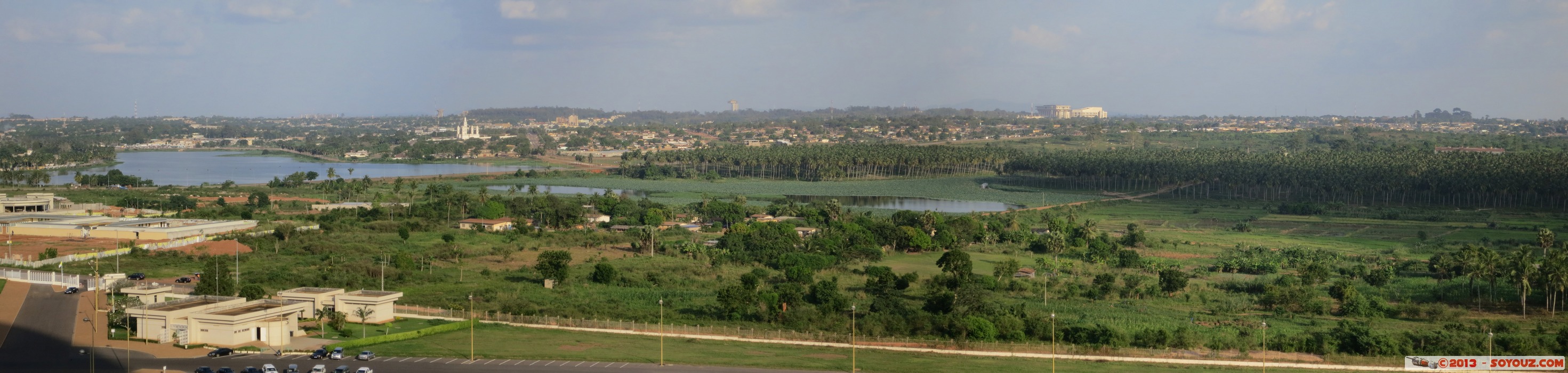 Yamoussoukro - Vue depuis la Basilique de Notre Dame de la Paix - Panorama
Mots-clés: CIV CÃ´te d'Ivoire geo:lat=6.81171055 geo:lon=-5.29681785 geotagged Lacs Yamoussoukro Basilique de Notre Dame de la Paix Eglise Architecture panorama