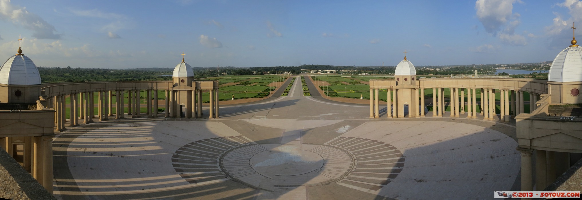 Yamoussoukro - Basilique de Notre Dame de la Paix - Panorama
Mots-clés: CIV CÃ´te d'Ivoire geo:lat=6.81149325 geo:lon=-5.29655655 geotagged Lacs Yamoussoukro Basilique de Notre Dame de la Paix Eglise Architecture panorama