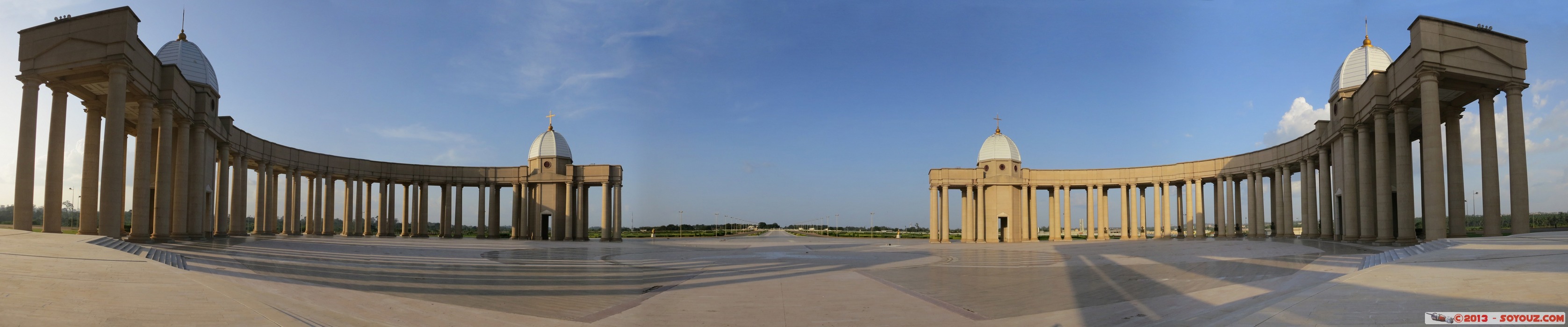 Yamoussoukro - Basilique de Notre Dame de la Paix - Panorama
Mots-clés: CIV CÃ´te d'Ivoire geo:lat=6.81229662 geo:lon=-5.29633578 geotagged Lacs Yamoussoukro Basilique de Notre Dame de la Paix Eglise Architecture panorama sunset