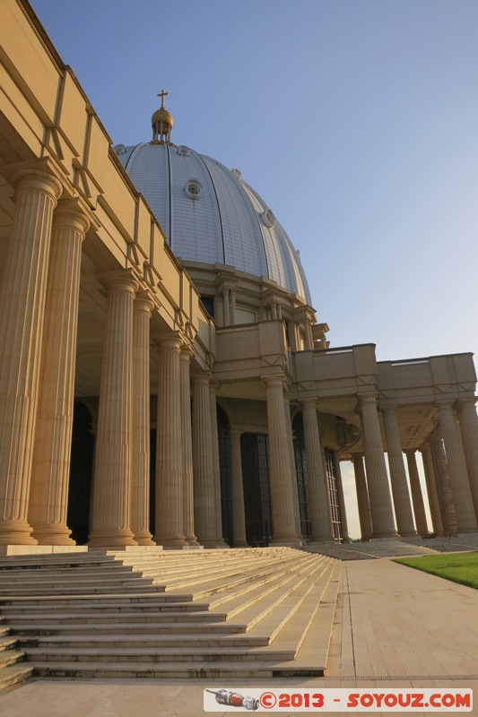 Yamoussoukro - Basilique de Notre Dame de la Paix
Mots-clés: CIV CÃ´te d&#039;Ivoire geo:lat=6.81231077 geo:lon=-5.29631311 geotagged Lacs Yamoussoukro Basilique de Notre Dame de la Paix Eglise Architecture sunset