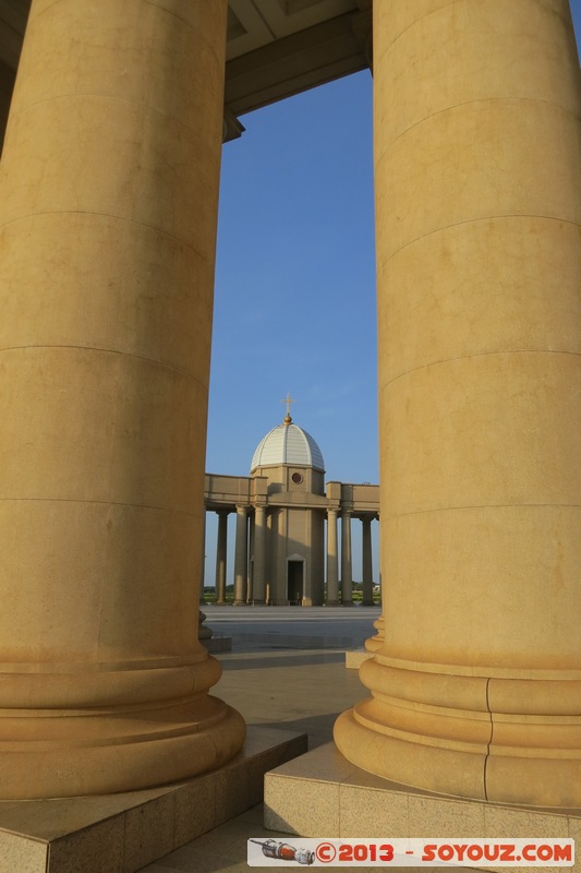 Yamoussoukro - Basilique de Notre Dame de la Paix
Mots-clés: CIV CÃ´te d&#039;Ivoire geo:lat=6.81230569 geo:lon=-5.29632377 geotagged Lacs Yamoussoukro Basilique de Notre Dame de la Paix Eglise Architecture sunset