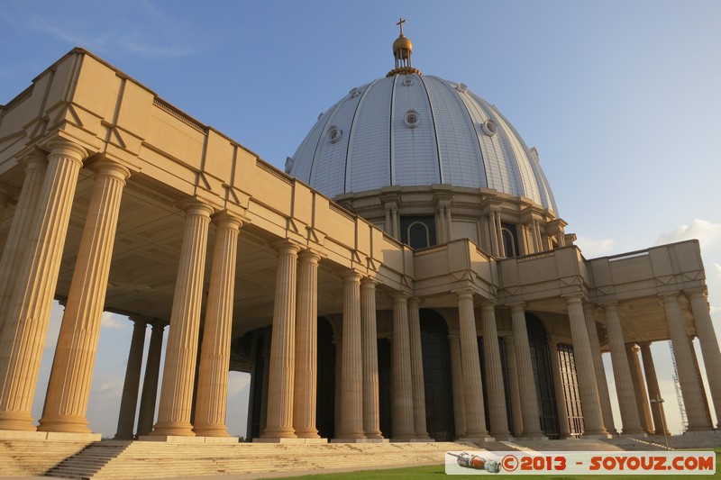 Yamoussoukro - Basilique de Notre Dame de la Paix
Mots-clés: CIV CÃ´te d&#039;Ivoire geo:lat=6.81224680 geo:lon=-5.29639402 geotagged Lacs Yamoussoukro Basilique de Notre Dame de la Paix Eglise Architecture sunset