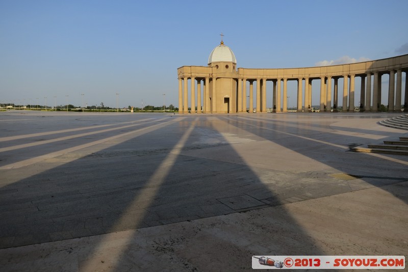 Yamoussoukro - Basilique de Notre Dame de la Paix
Mots-clés: CIV CÃ´te d&#039;Ivoire geo:lat=6.81271520 geo:lon=-5.29673427 geotagged Lacs Yamoussoukro Basilique de Notre Dame de la Paix Eglise Architecture sunset