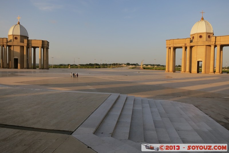 Yamoussoukro - Basilique de Notre Dame de la Paix
Mots-clés: CIV CÃ´te d&#039;Ivoire geo:lat=6.81234958 geo:lon=-5.29626172 geotagged Lacs Yamoussoukro Basilique de Notre Dame de la Paix Eglise Architecture sunset