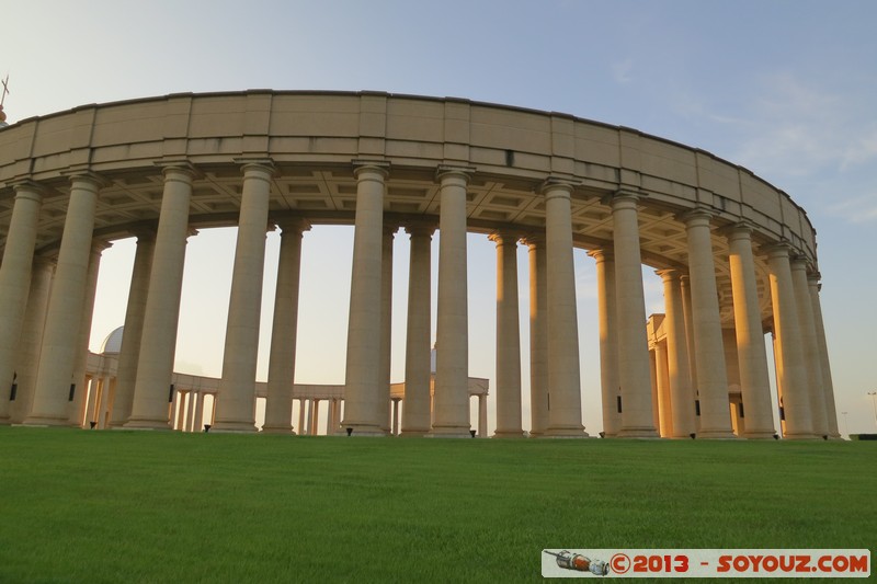 Yamoussoukro - Basilique de Notre Dame de la Paix
Mots-clés: CIV CÃ´te d&#039;Ivoire geo:lat=6.81214332 geo:lon=-5.29522232 geotagged Lacs Yamoussoukro Basilique de Notre Dame de la Paix Eglise Architecture sunset