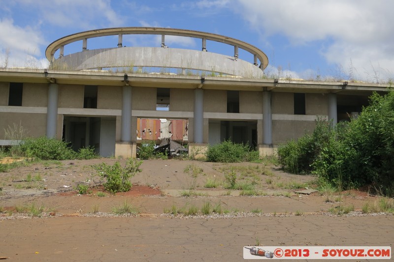 Yamoussoukro - Ruines de la Maison du PDCI-RDA
Mots-clés: CIV CÃ´te d&#039;Ivoire geo:lat=6.79720229 geo:lon=-5.25614798 geotagged Lacs Nzuessi Yamoussoukro Maison du PDCI-RDA Ruines Architecture