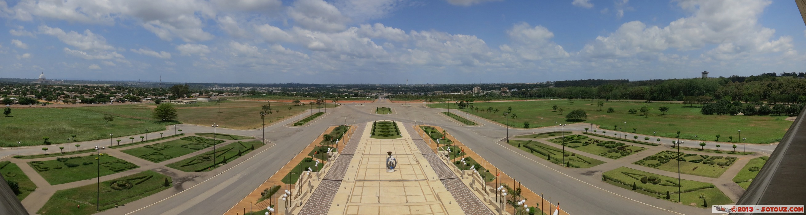 Yamoussoukro - Fondation Felix Houphouet-Boigny - Le parvis
La Fondation Felix Houphouet-Boigny pour la recherche de la Paix
Mots-clés: CIV CÃ´te d'Ivoire geo:lat=6.79712136 geo:lon=-5.26468624 geotagged Lacs Nzuessi Yamoussoukro Fondation Felix Houphouet-Boigny panorama