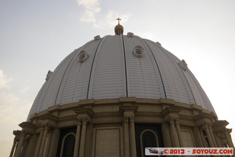 Yamoussoukro - Basilique de Notre Dame de la Paix - Le Dome
Mots-clés: CIV CÃ´te d'Ivoire Yamoussoukro Lacs Basilique de Notre Dame de la Paix Eglise Architecture