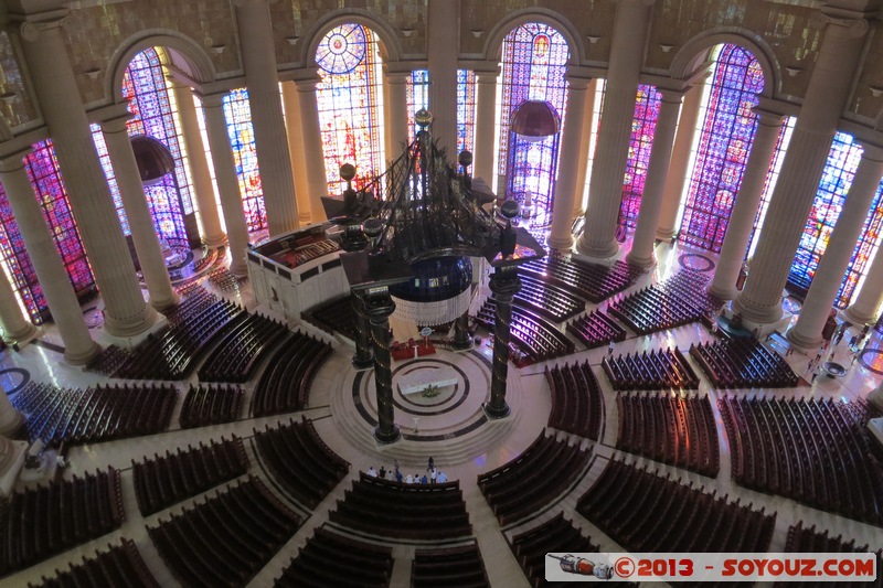 Yamoussoukro - Basilique de Notre Dame de la Paix - Le Dome
Mots-clés: CIV CÃ´te d'Ivoire Yamoussoukro Lacs Basilique de Notre Dame de la Paix Eglise Architecture Vitrail