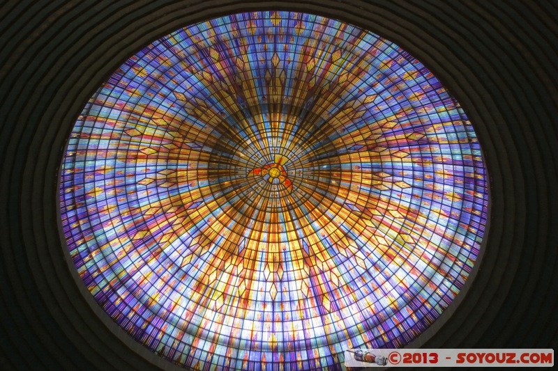 Yamoussoukro - Basilique de Notre Dame de la Paix - Le Dome
Mots-clés: CIV CÃ´te d'Ivoire Yamoussoukro Lacs Basilique de Notre Dame de la Paix Eglise Architecture Vitrail