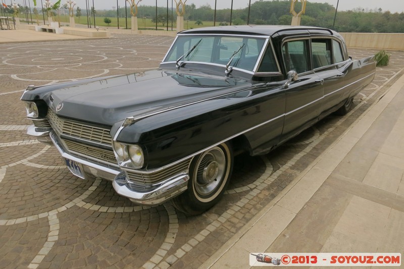 Yamoussoukro - Cadillac de feu Felix Houphouet-Boigny
Mots-clés: CIV CÃ´te d&#039;Ivoire Yamoussoukro Fondation Felix Houphouet-Boigny voiture Cadillac