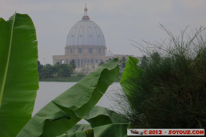 Yamoussoukro - Basilique de Notre Dame de la Paix
Mots-clés: CIV CÃ´te d&#039;Ivoire Yamoussoukro Lacs Basilique de Notre Dame de la Paix Eglise Architecture